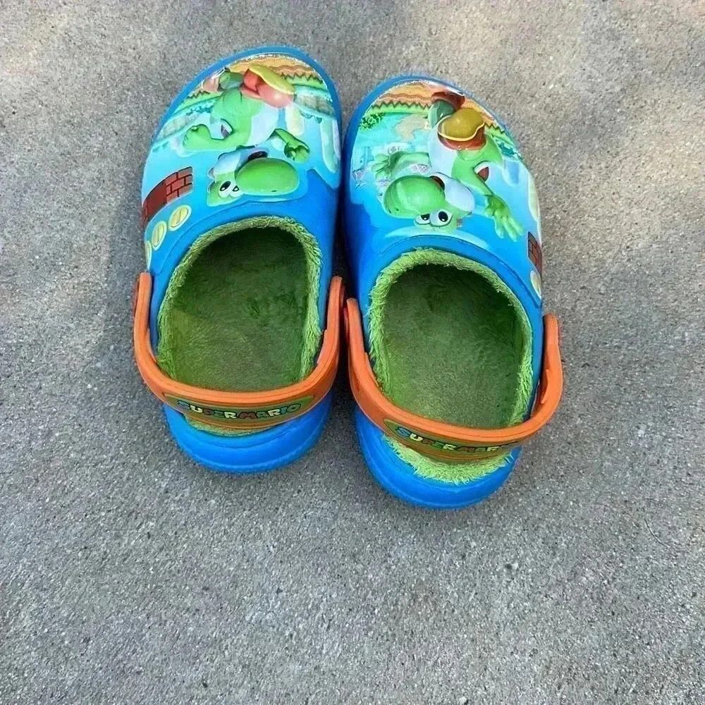 Kid’s Crocs Fun Lab Lined Yoshi Clogs - Picture 5 of 11